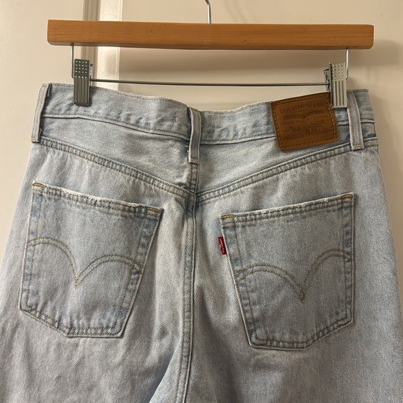 Levi’s Ribcage Straight Ankle Women’s Jean in Ojai Shore - Light Wash - Picture 6 of 9